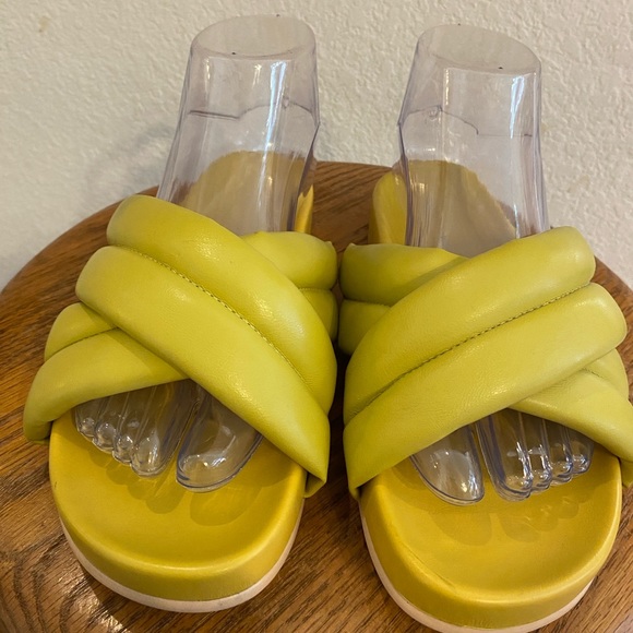 French Connection Vegan Leather Women’s Hayden Criss Cross Slides Yellow, Size 7 - Picture 2 of 6